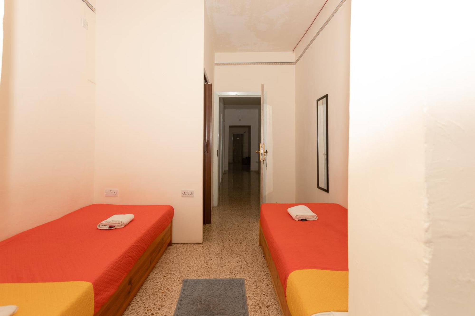 Tarona Guesthouse St. Paul's Bay Cameră foto